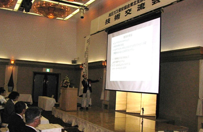 記念講演の模様